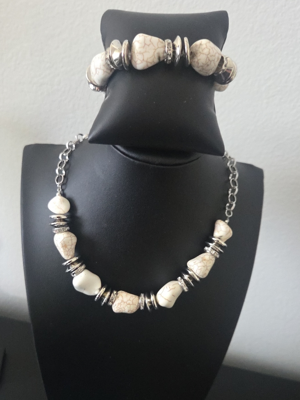 Paparazzi Stunningly Stone Age White Necklace /Stone Age Stunner Set NWT